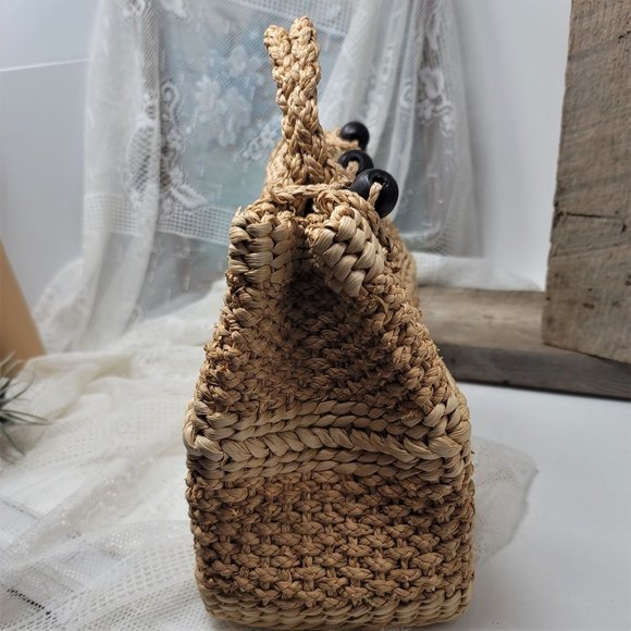 Fun Basket Weave Straw Purse Satchel Wood Bead Closure - Picture 5 of 8